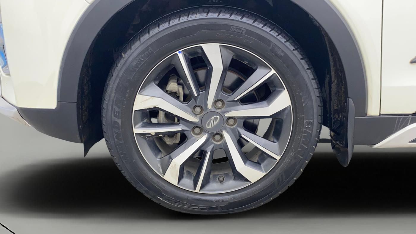 2020 Mahindra XUV300 W8 (O) 1.2 PETROL, Petrol, Manual, 34,817 km, Left Front Wheel