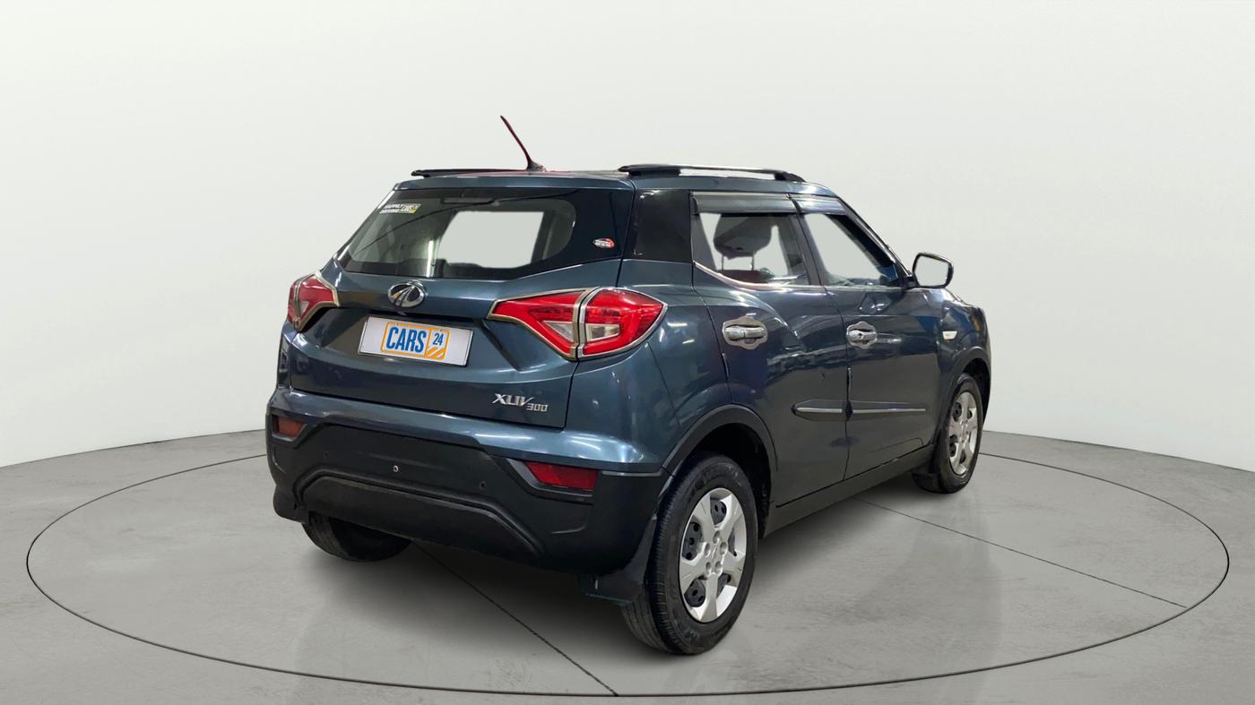 2022 Mahindra XUV300 W6 1.2 PETROL, Petrol, Manual, 39,615 km, Right Back Diagonal