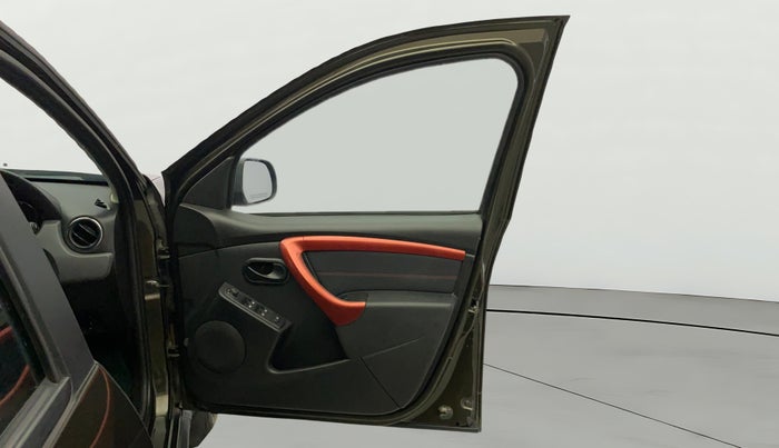 2017 Renault Duster 85 PS RXS MT DIESEL, Diesel, Manual, 1,40,934 km, RHS Front Door