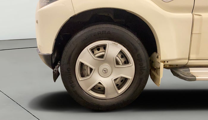 2017 Mahindra Scorpio S4 PLUS 1.99 INTELLI-HYBRID, Diesel, Manual, 61,856 km, Left Front Wheel