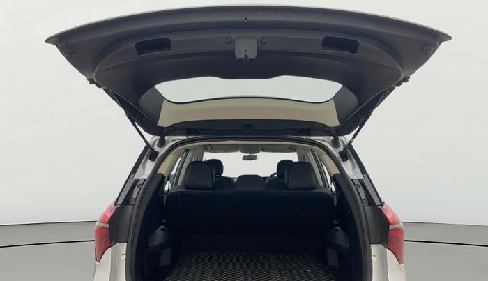 2022 Mahindra XUV700 AX 5 P AT 5 STR, Petrol, Automatic, 28,300 km, Boot Door Open