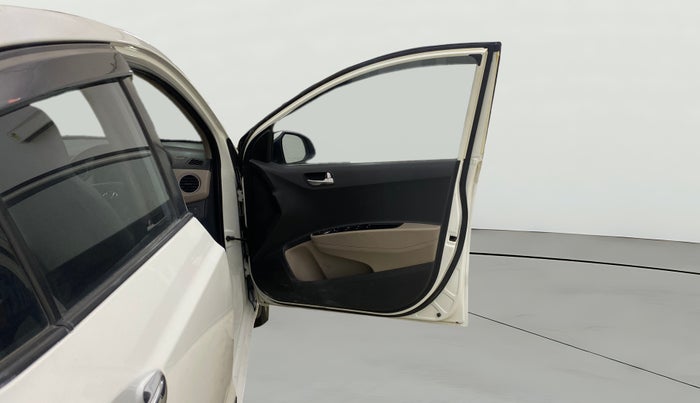 2014 Hyundai Xcent SX 1.2 (O), Petrol, Manual, 17,280 km, RHS Front Door