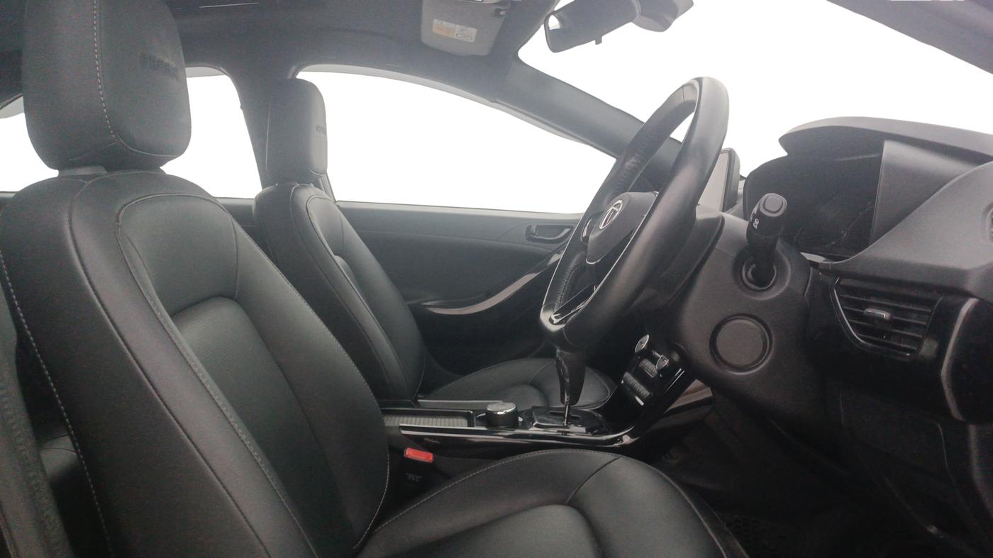 2022 Tata NEXON XZA PLUS (HS) PETROL DARK EDITION, Petrol, Automatic, 61,139 km, Right Side Front Door Cabin