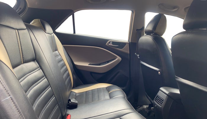 2016 Hyundai Elite i20 SPORTZ 1.2, Petrol, Manual, 46,386 km, Right Side Rear Door Cabin