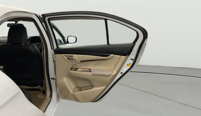 2016 Maruti Ciaz VDI+ SHVS, Diesel, Manual, 79,947 km, RHS Rear Door