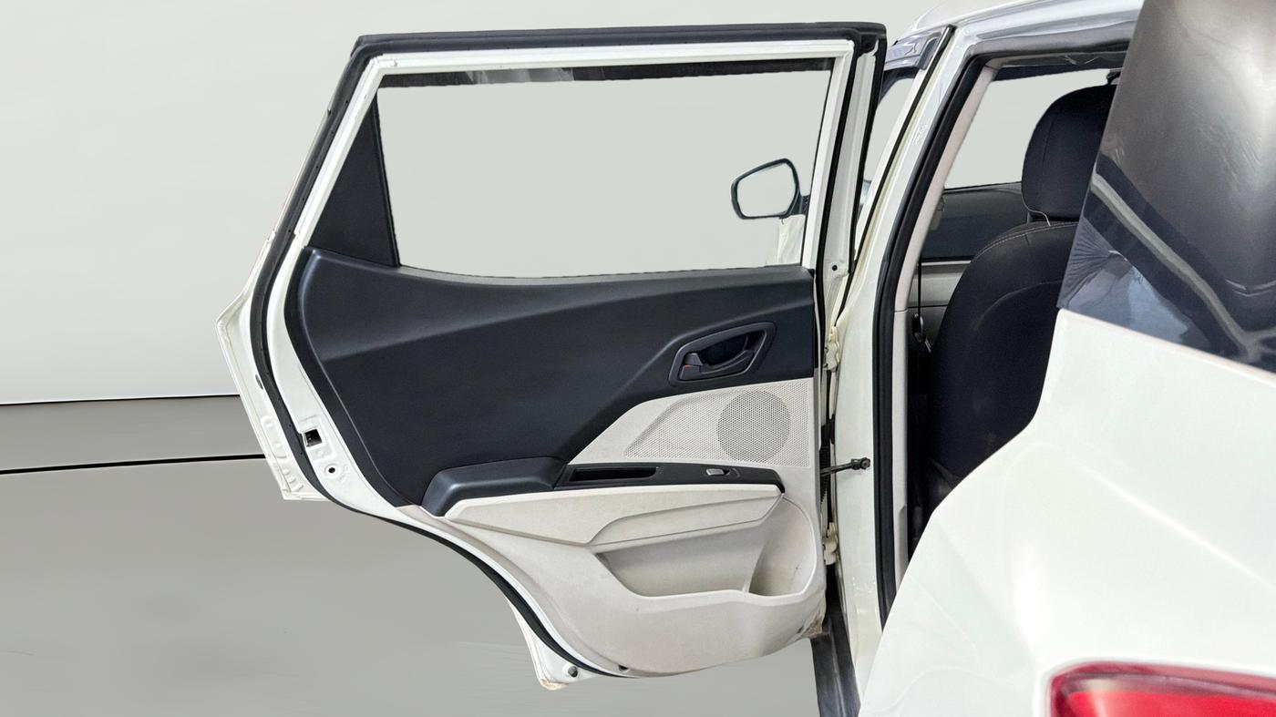 2022 Mahindra XUV300 W4 1.5 DIESEL, Diesel, Manual, 39,322 km, LHS Rear Door