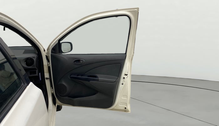 2013 Toyota Etios G, Petrol, Manual, 1,25,001 km, RHS Front Door