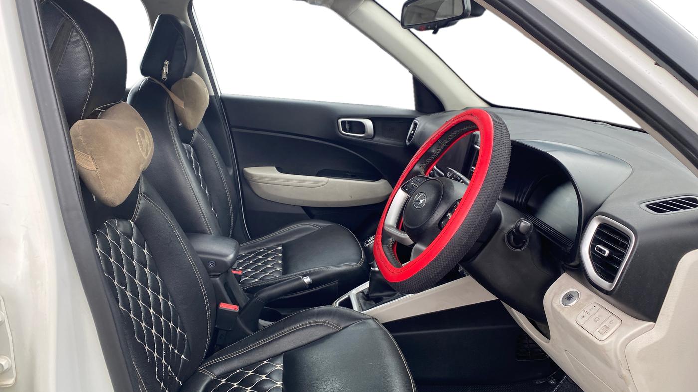2023 Hyundai VENUE SX (O) MT 1.0 Turbo, Petrol, Manual, 45,050 km, Right Side Front Door Cabin