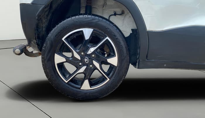 2023 Tata PUNCH Creative Dual Tone AMT Sunroof , Petrol, Automatic, 11,436 km, Right Rear Wheel