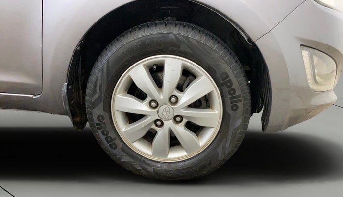 2012 Hyundai i20 SPORTZ 1.2, CNG, Manual, 1,20,834 km, Right Front Wheel