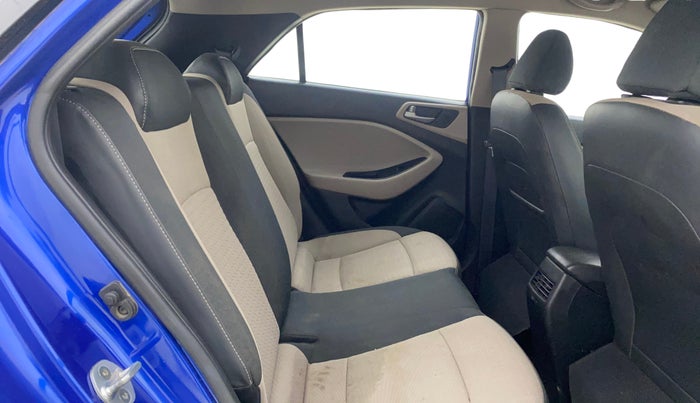 2016 Hyundai Elite i20 SPORTZ 1.4 CRDI, Diesel, Manual, 1,44,531 km, Right Side Rear Door Cabin