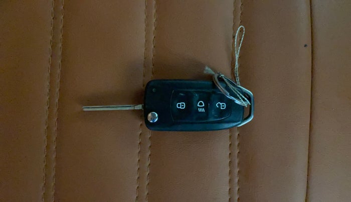 2018 Tata NEXON XM PETROL, Petrol, Manual, 79,483 km, Key Close Up