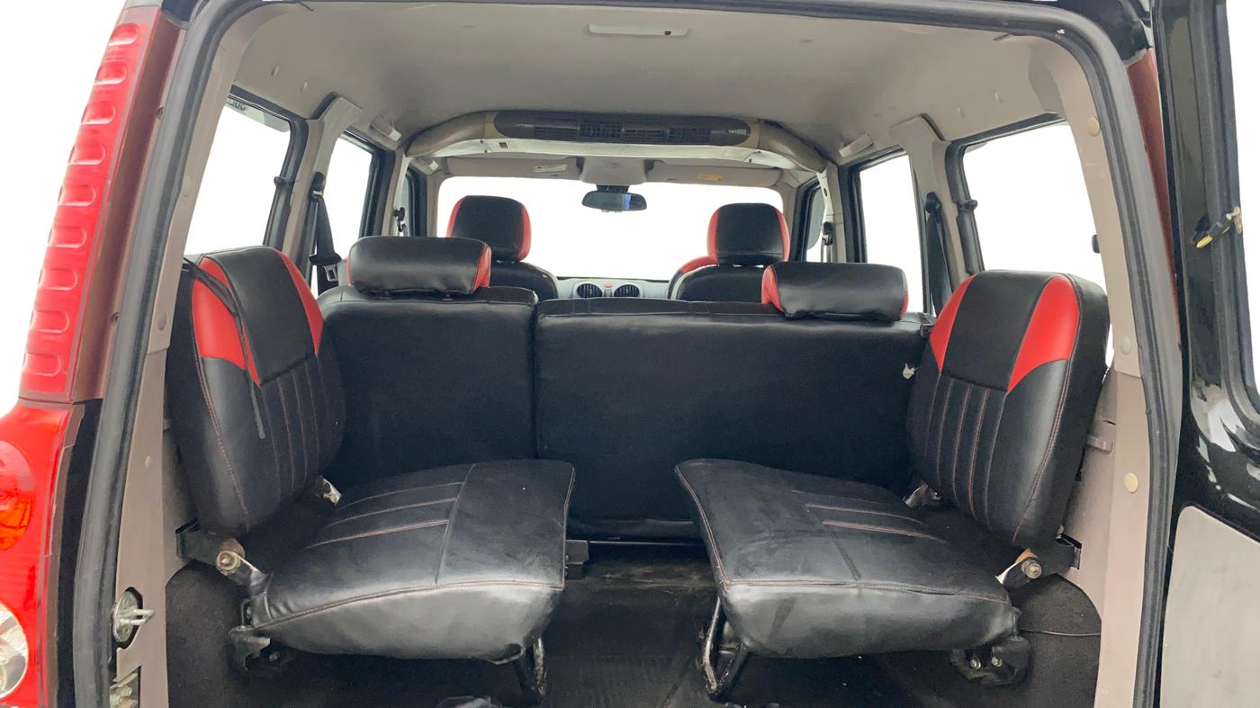 2013 Mahindra Scorpio VLX 2WD AIRBAG, Diesel, Manual, 1,44,902 km, Third Seat Row ( optional )