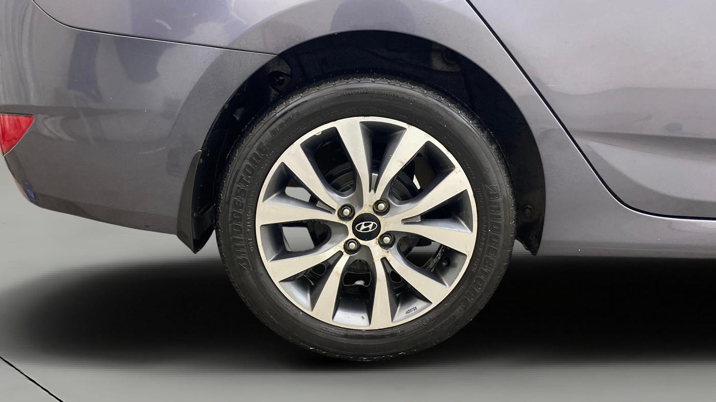 2015 Hyundai Verna FLUIDIC 4S 1.6 VTVT S(O), Petrol, Manual, 33,049 km, Right Rear Wheel