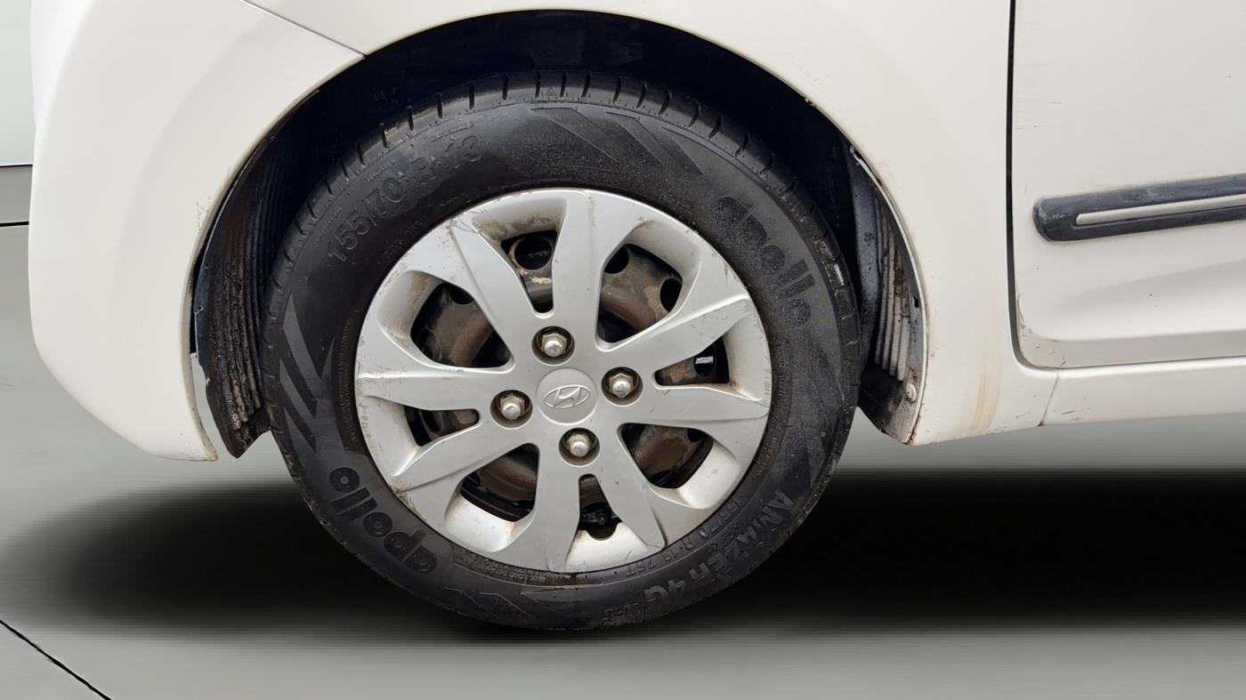 2018 Hyundai Eon MAGNA +, CNG, Manual, 79,427 km, Left Front Wheel