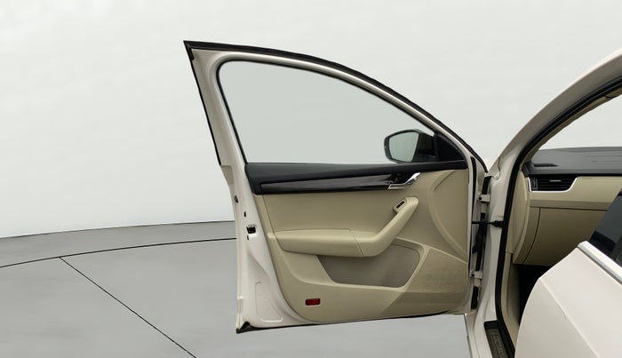 2017 Skoda Octavia STYLE PLUS AT 1.8 TSI, Petrol, Automatic, 50,858 km, LHS Front Door