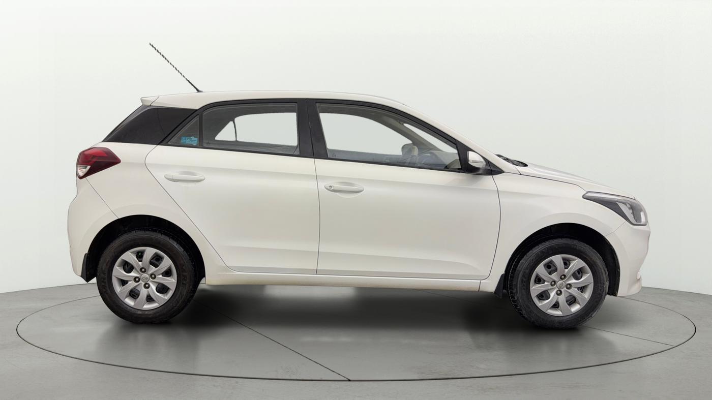 2017 Hyundai Elite i20 SPORTZ 1.2, Petrol, Manual, 35,672 km, Right Side View