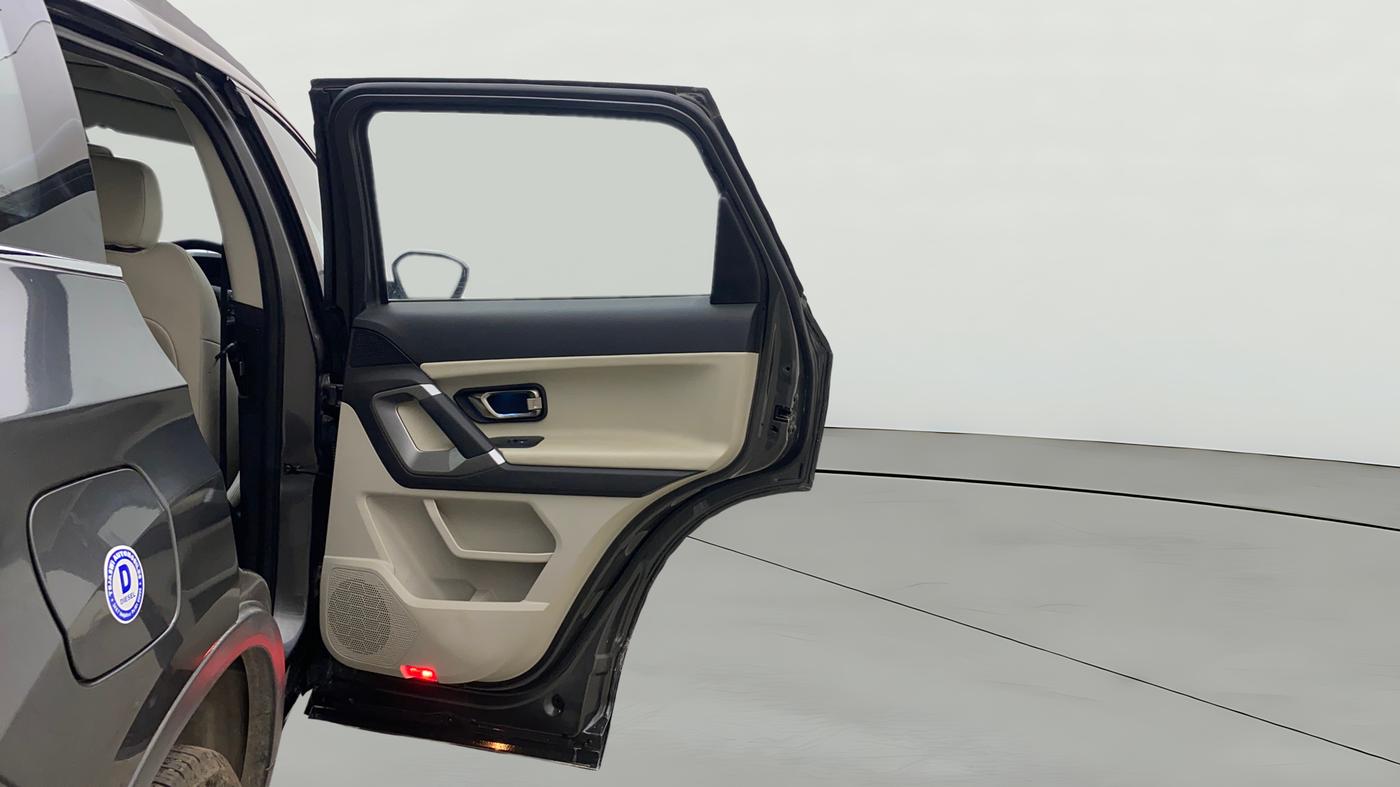2021 Tata Safari XZ PLUS, Diesel, Manual, 1,20,494 km, RHS Rear Door