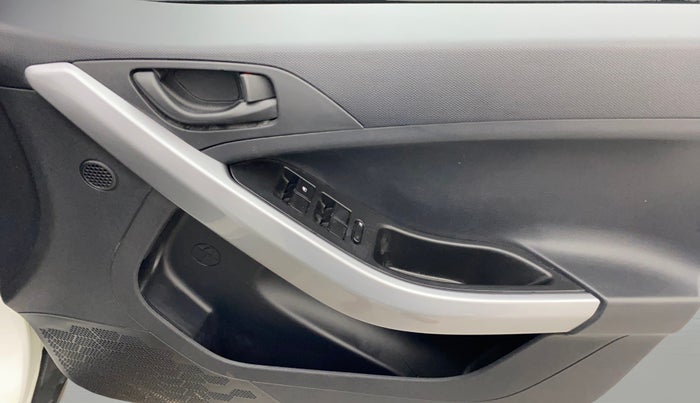 2022 Tata NEXON XM SUNROOF PETROL, Petrol, Manual, 20,133 km, Driver Side Door Panels Control