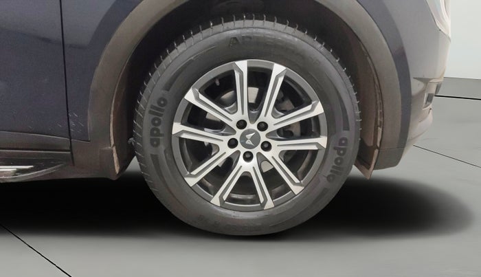 2022 Mahindra XUV700 AX 7 LUXURY P AT 7 STR, Petrol, Automatic, 17,184 km, Right Front Wheel