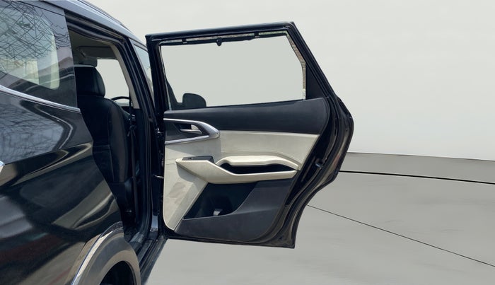 2022 KIA CARENS PRESTIGE PLUS 1.4 PETROL 7 STR, Petrol, Manual, 61,979 km, RHS Rear Door