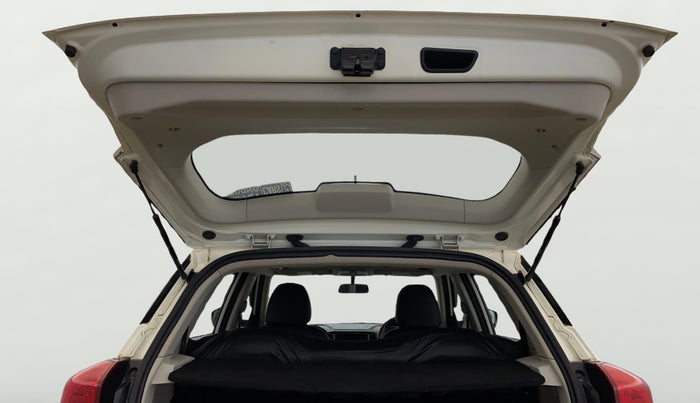 2023 Mahindra XUV300 W6 1.5 DIESEL AMT, Diesel, Automatic, 66,030 km, Boot Door Open