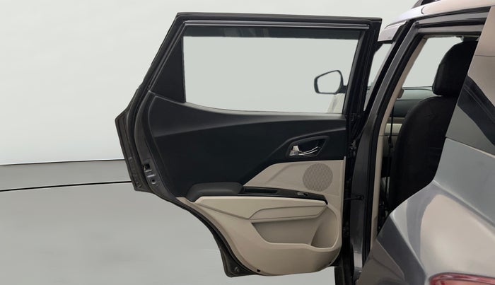2022 Mahindra XUV300 W8 1.5 DIESEL, Diesel, Manual, 25,448 km, LHS Rear Door