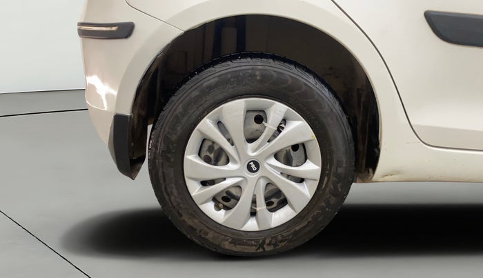 2012 Maruti Swift VXI, Petrol, Manual, 50,390 km, Right Rear Wheel