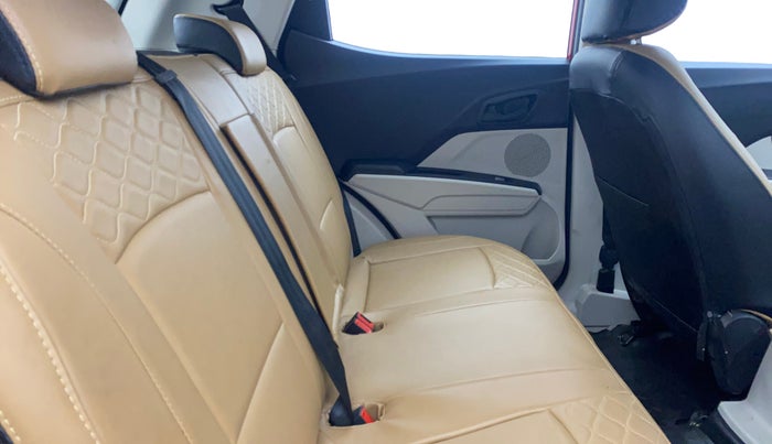 2023 Mahindra XUV300 W6 1.2 PETROL, Petrol, Manual, 3,926 km, Right Side Rear Door Cabin