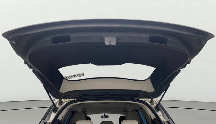 2022 Mahindra XUV700 AX 3 D MT 7 STR, Diesel, Manual, 1,31,555 km, Boot Door Open