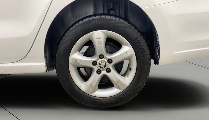 2013 Skoda Rapid AMBITION 1.6 MPI AT, Petrol, Automatic, 83,695 km, Left Rear Wheel