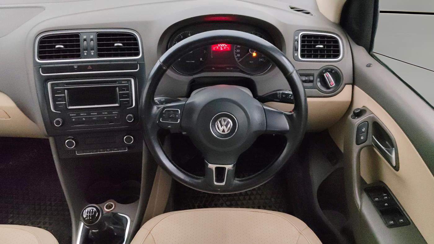 2013 Volkswagen Vento HIGHLINE 1.6 MPI, Petrol, Manual, 64,276 km, Steering Wheel Close Up