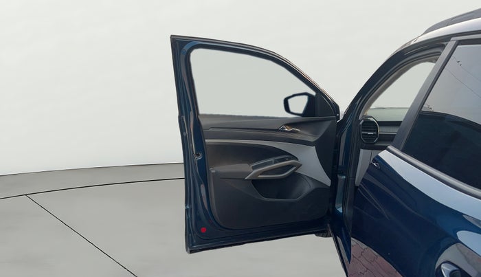 2025 Skoda KUSHAQ  Signature 1.0L TSI MT , Petrol, Manual, 4,742 km, LHS Front Door