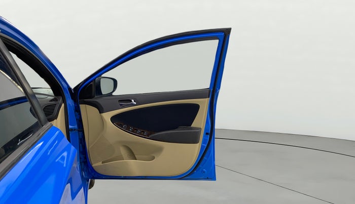 2014 Hyundai Verna FLUIDIC 1.6 VTVT SX, CNG, Manual, 58,980 km, RHS Front Door