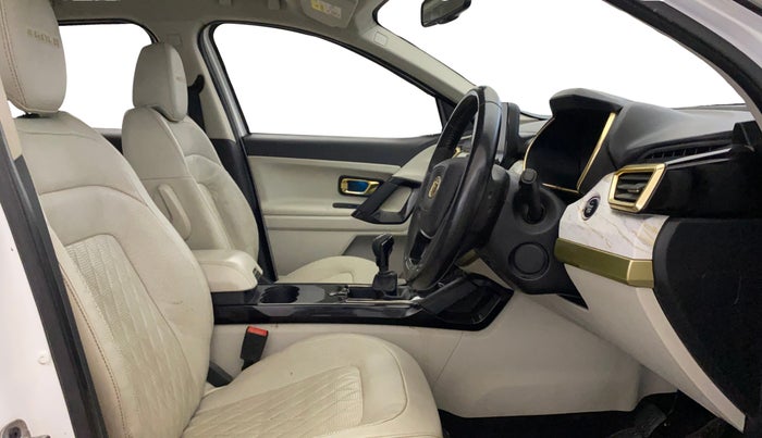 2022 Tata Safari XZ PLUS GOLD, Diesel, Manual, 47,279 km, Right Side Front Door Cabin