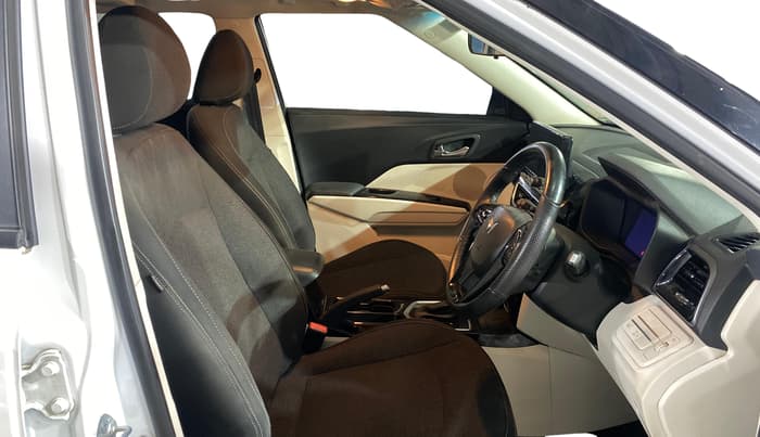 2024 Mahindra XUV 3XO AX5 1.2 L TCMPFI AT, Petrol, Automatic, 31,685 km, Right Side Front Door Cabin