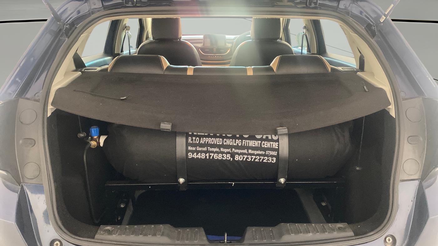 2023 Tata ALTROZ XM PLUS PETROL, CNG, Manual, 28,172 km, Boot Open Zoomed View