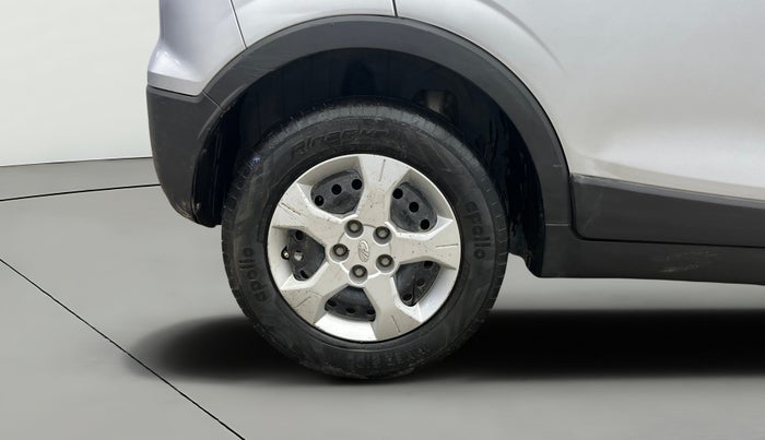 2020 Mahindra XUV300 W6 1.5 DIESEL, Diesel, Manual, 50,032 km, Right Rear Wheel