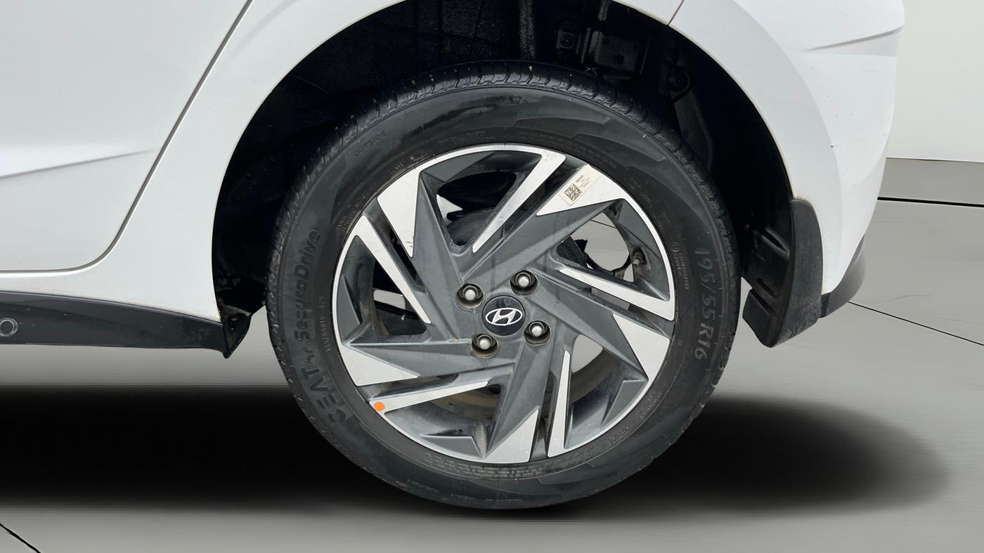 2022 Hyundai NEW I20 ASTA (O) 1.2 MT DUAL TONE, Petrol, Manual, 10,336 km, Left Rear Wheel
