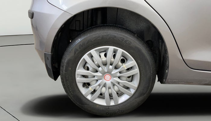 2016 Maruti Swift LXI (O), Petrol, Manual, 28,740 km, Right Rear Wheel