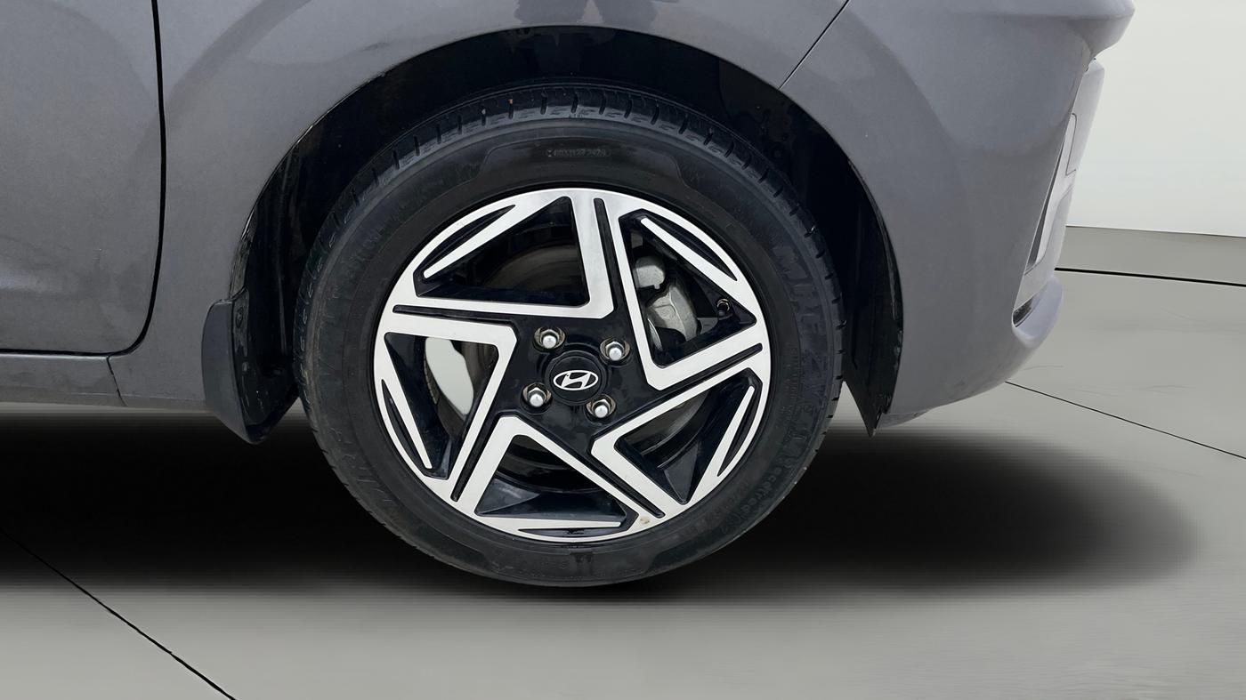 2024 Hyundai GRAND I10 NIOS ASTA AMT 1.2 KAPPA VTVT, Petrol, Automatic, 22,794 km, Right Front Wheel