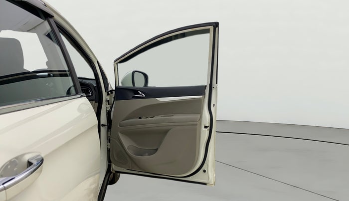 2018 Mahindra MARAZZO M6 8 STR, Diesel, Manual, 1,44,295 km, RHS Front Door