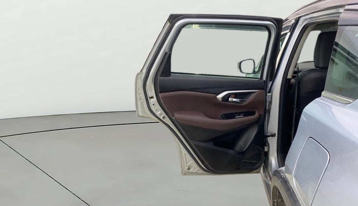 2022 Maruti Grand Vitara ALPHA SMART HYBRID ALLGRIP DUAL TONE, Petrol, Manual, 46,462 km, LHS Rear Door