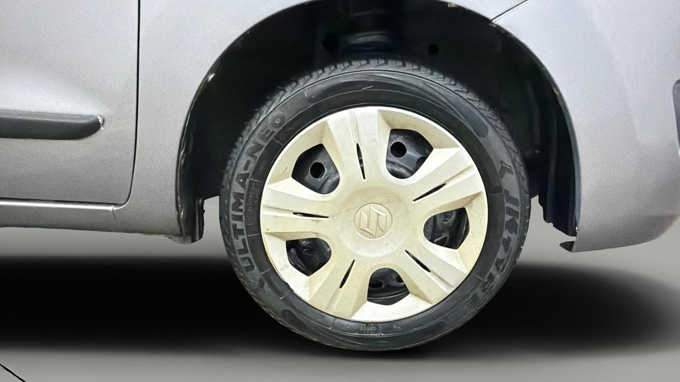 2015 Maruti Wagon R 1.0 VXI, Petrol, Manual, 39,588 km, Right Front Wheel