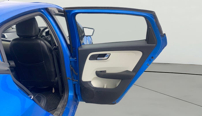 2022 Tata ALTROZ XZ PETROL, Petrol, Manual, 37,724 km, RHS Rear Door