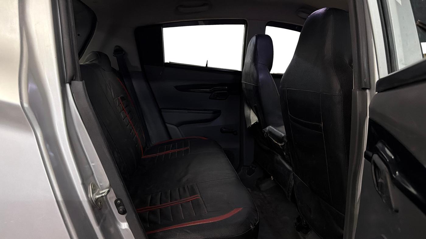 2018 Mahindra Kuv100 K2 TRIP CNG, CNG, Manual, 82,024 km, Right Side Rear Door Cabin