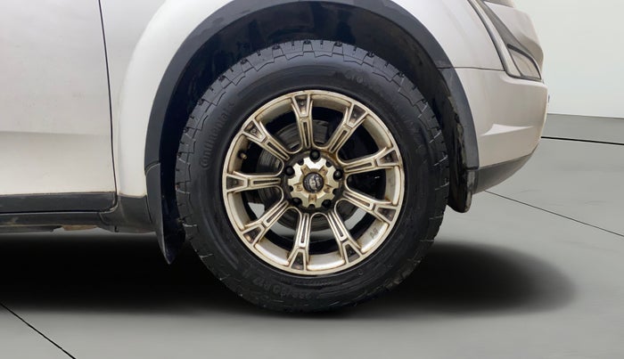 2018 Mahindra XUV500 W9, Diesel, Manual, 95,179 km, Right Front Wheel