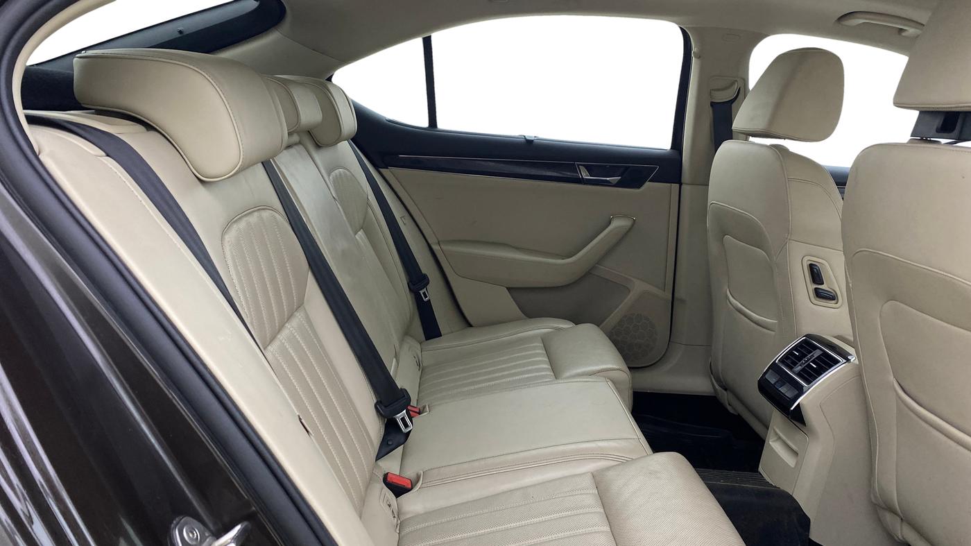2020 Skoda Superb L&K 2.0 TSI AT, Petrol, Automatic, 86,208 km, Right Side Rear Door Cabin