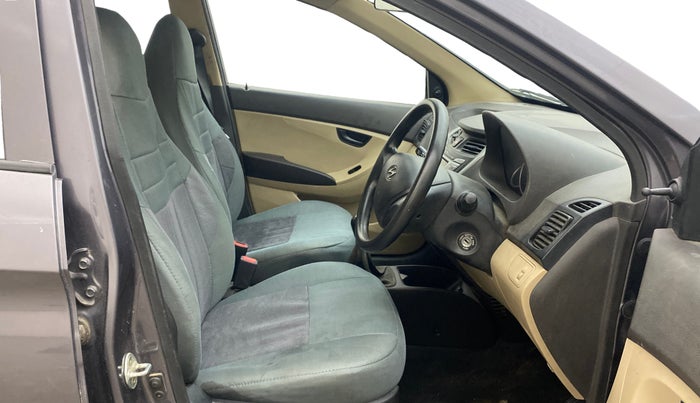 2016 Hyundai Eon MAGNA +, Petrol, Manual, 1,36,063 km, Right Side Front Door Cabin