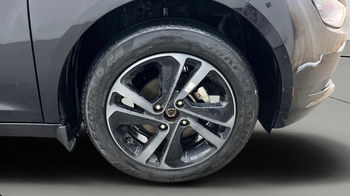 2024 Tata ALTROZ XZA Plus (S) Lux Dark Edition, Petrol, Automatic, 23,295 km, Right Front Wheel